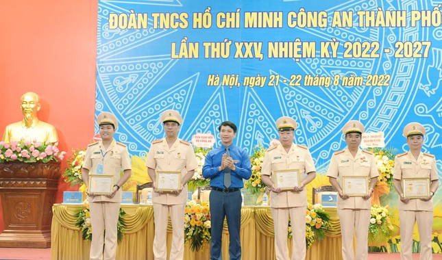 Thiếu tá Bùi Mạnh Hùng tái đắc cử Bí thư Đoàn Công an Hà Nội ảnh 8