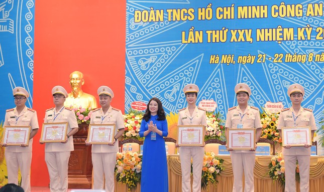 Thiếu tá Bùi Mạnh Hùng tái đắc cử Bí thư Đoàn Công an Hà Nội ảnh 9
