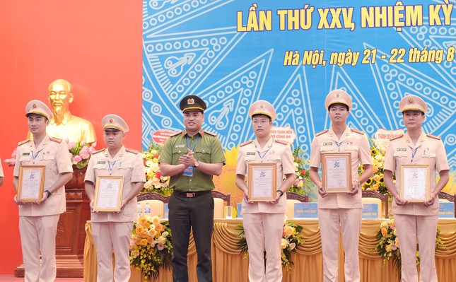 Thiếu tá Bùi Mạnh Hùng tái đắc cử Bí thư Đoàn Công an Hà Nội ảnh 10