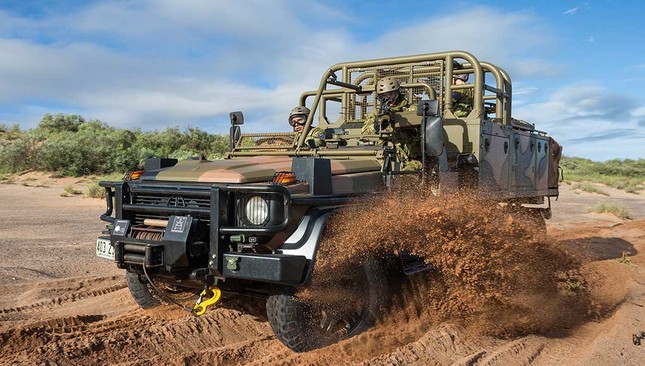 Đi tuần tra với xe siêu sang Mercedes G-class ảnh 3