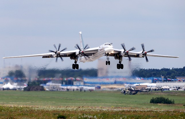 Nga tiếp tục hiện đại hóa 'ngáo ộp' Tu-95 ảnh 1