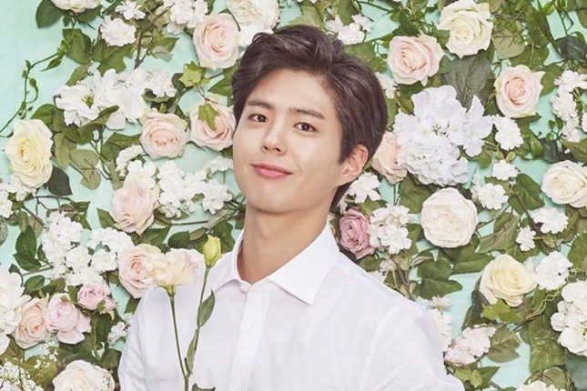 K-biz 2/6: “Nam thần thế hệ mới” Park Bo Gum nhập ngũ, Dahyun (TWICE) dự báo thời tiết ảnh 1