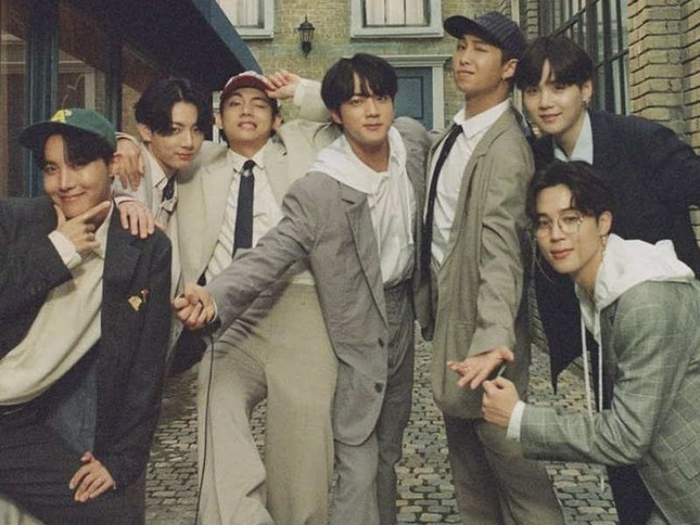 BTS: Nghệ sĩ châu Á duy nhất đứng đầu BXH thế giới có lượt tiêu thụ mạnh nhất năm 2020 ảnh 1