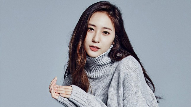 Gây “sốc” với vẻ đẹp nữ sinh tuổi 19, cuối cùng “công chúa băng giá” Krystal đã trở lại ảnh 1