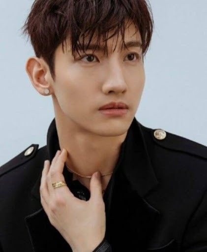 Bỗng 1 ngày Changmin (TVXQ) và Taeyang (Big Bang) bị đem ra so sánh về độ “sạch sẽ” do đâu ảnh 1