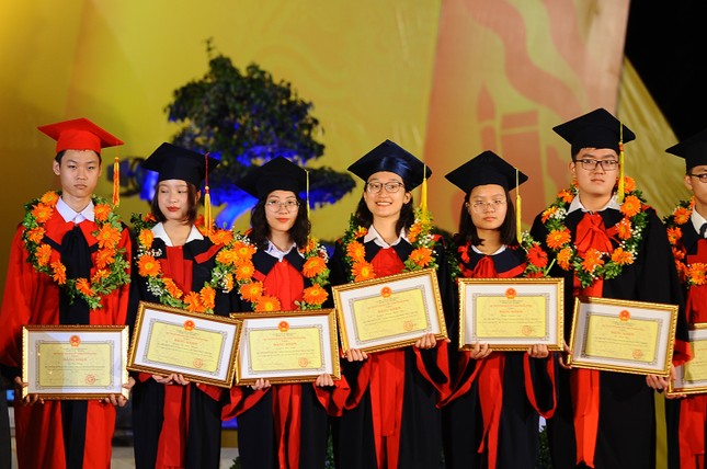 Khen thưởng 1,3 tỷ đồng cho học sinh, sinh viên Hải Phòng ảnh 4