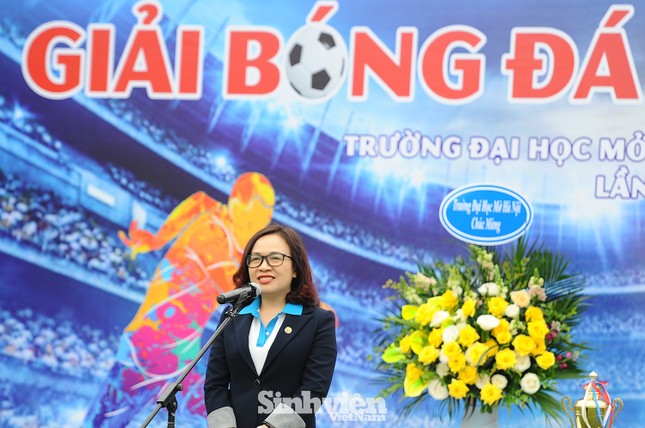 Ngắm nam thanh, nữ tú ĐH Mở Hà Nội tranh tài tại giải bóng đá sinh viên ảnh 5