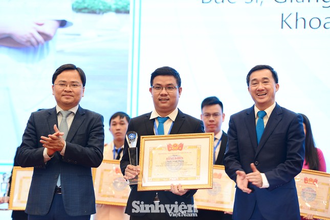 Vinh danh 10 Thầy thuốc trẻ Việt Nam tiêu biểu năm 2020 ảnh 11