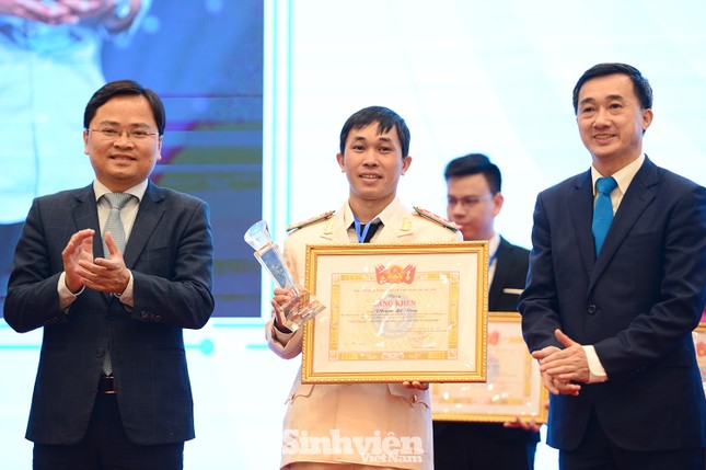Vinh danh 10 Thầy thuốc trẻ Việt Nam tiêu biểu năm 2020 ảnh 8