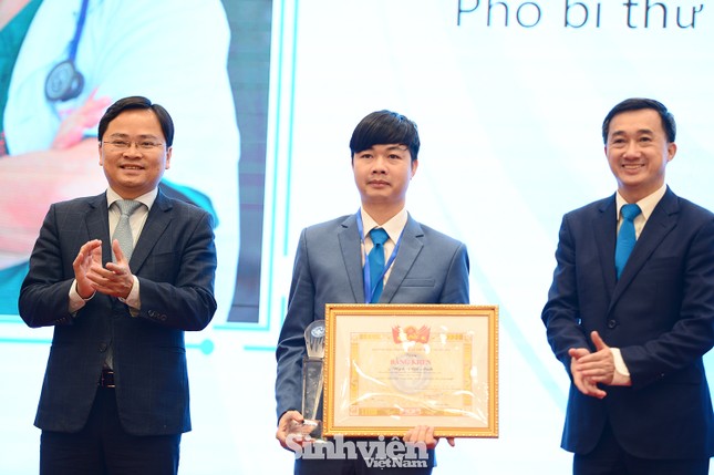 Vinh danh 10 Thầy thuốc trẻ Việt Nam tiêu biểu năm 2020 ảnh 4