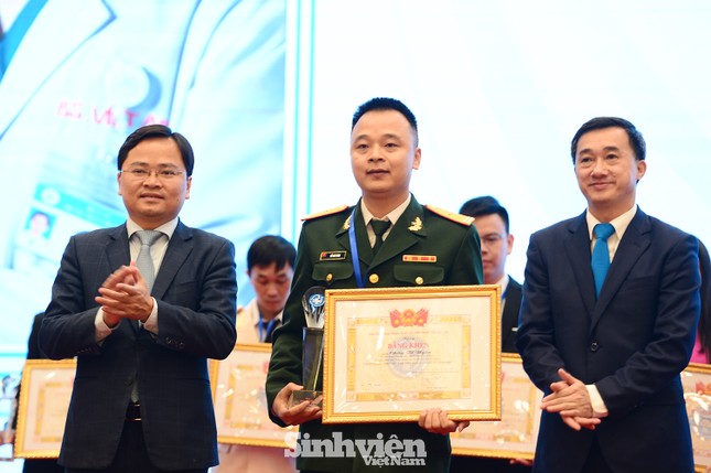 Vinh danh 10 Thầy thuốc trẻ Việt Nam tiêu biểu năm 2020 ảnh 10