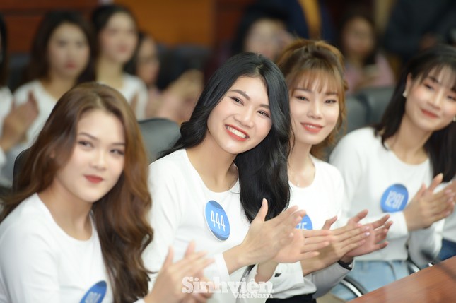 Dàn thí sinh “Hoa khôi sinh viên 2020” hội tụ tại Hà Nội ảnh 3