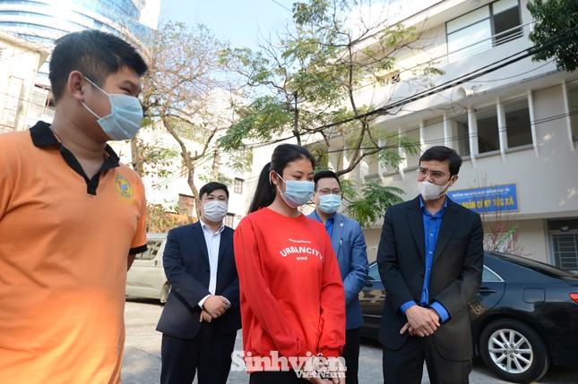 T.Ư Hội Sinh viên thăm và tặng quà lưu học sinh Lào nhân dịp Tết Tân Sửu 2021 ảnh 6