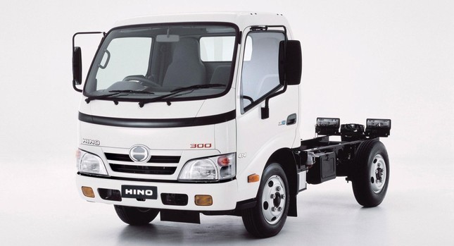 Chính quyền Nhật Bản phát hiện thêm hàng loạt xe tải Toyota Hino gian lận dữ liệu ảnh 1