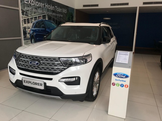 Ô tô tiếp tục loạn giá, Toyota Land Cruiser bị hét chênh đến 1,3 tỷ đồng ảnh 3