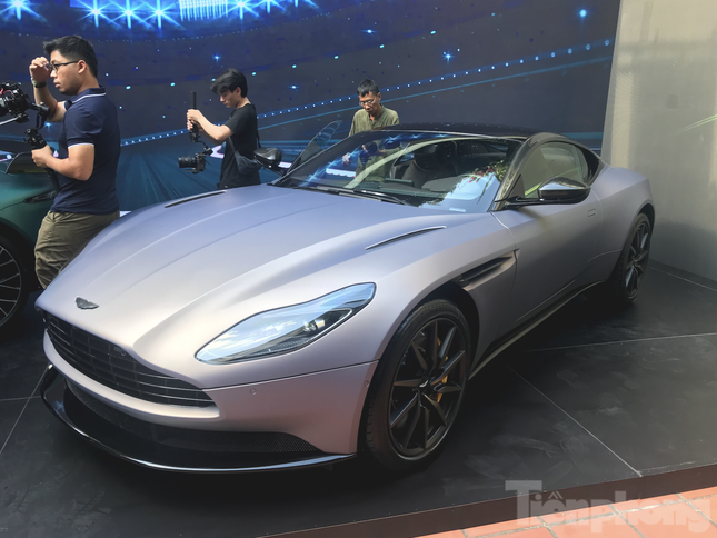 Cận cảnh mẫu xe F1 đầu tiên của Aston Martin tại Việt Nam ảnh 2