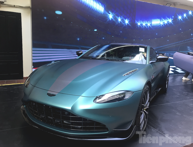 Cận cảnh mẫu xe F1 đầu tiên của Aston Martin tại Việt Nam ảnh 1