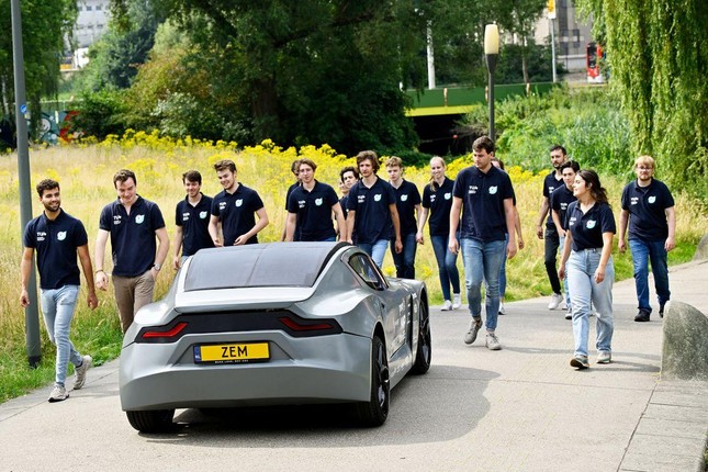 Sinh viên Hà Lan phát minh xe điện lọc khí thải ảnh 1