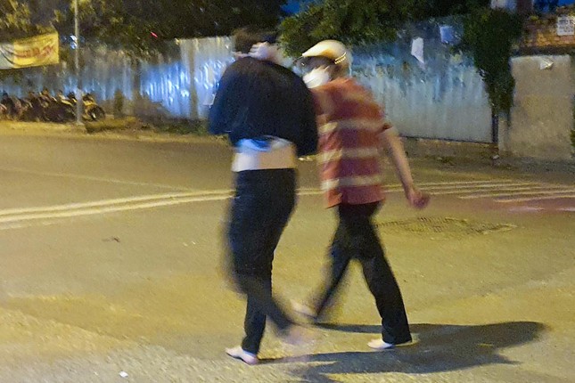 Chặn đường tổ chức đua xe giữa đêm, nhóm thanh niên bị công an vây bắt ảnh 2