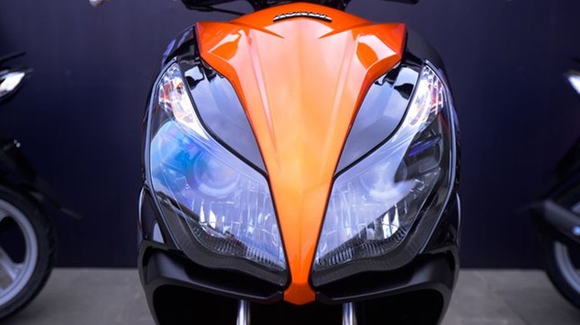 Honda Air Blade 125 thêm tem mới, giá không đổi ảnh 1