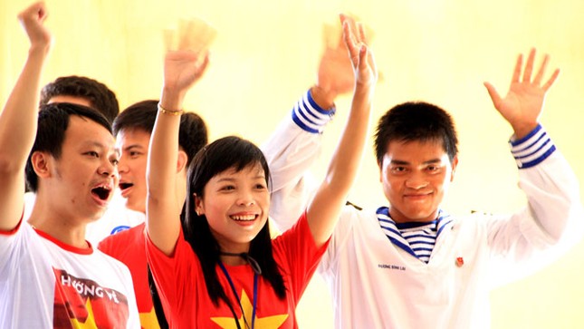 Mang quà “độc” ra Trường Sa ảnh 1