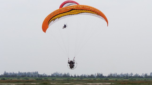 Phiêu bồng với dù bay ảnh 2