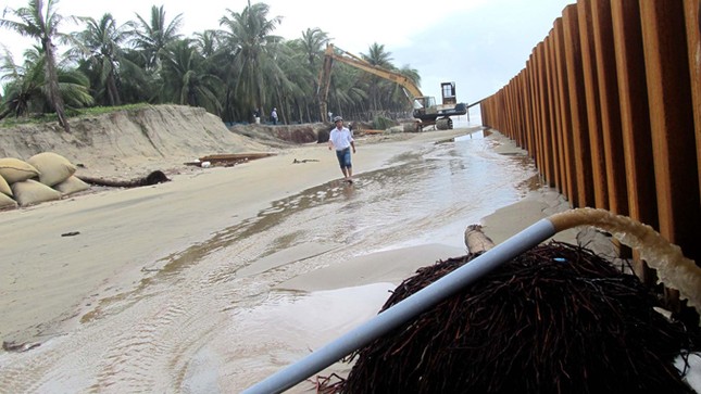 Biển đang “nuốt” di sản Hội An ảnh 1