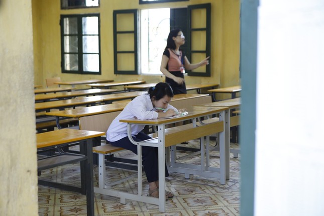 Chùm ảnh: Thí sinh duy nhất thi Lịch sử ở hội đồng thi ảnh 11