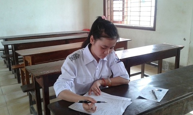 Hai nữ sinh thi Sử được gọi là 'thanh niên cứng của năm' ảnh 2