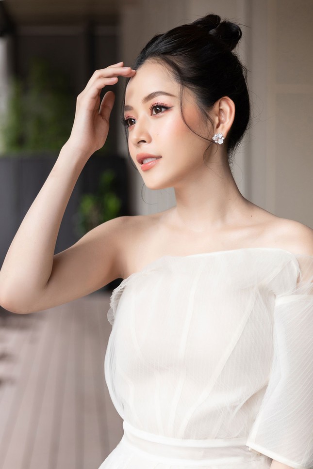 Chi Pu đẹp tinh khôi, rạng rỡ trong váy cưới trắng ảnh 2