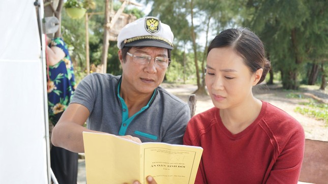 Diễn viên Trọng Trinh nhận NSND: Danh hiệu không để ra oai, mà là một lời hứa... ảnh 2