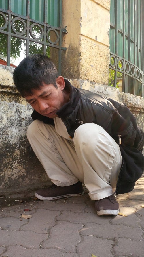 CSGT bắt kẻ móc túi người dừng chờ đèn đỏ ảnh 1