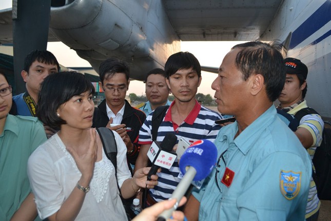 TRỰC TIẾP: Dò được tín hiệu Boeing mất tích ảnh 17