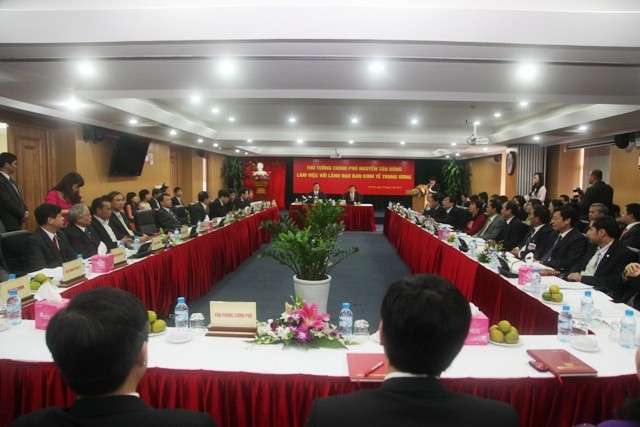 Thủ tướng làm việc với Ban Kinh tế Trung ương ảnh 2