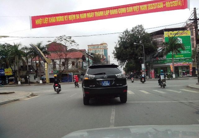 Hai ô tô chung biển xanh 36B-6789 ảnh 1