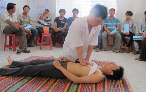 Bộ Y tế tặng 300 tủ thuốc cho ngư dân Lý Sơn ảnh 2
