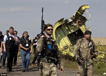 Bí ẩn buồng lái MH17 bị cưa đôi ảnh 2