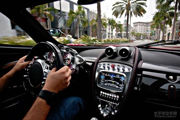 100 siêu xe Pagani Huayra bán hết khi mới 'ra lò' ảnh 4