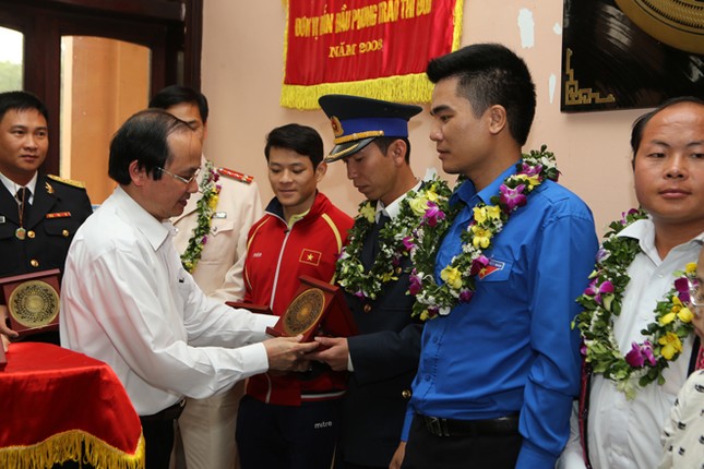 Gương mặt trẻ Việt Nam tiêu biểu báo công Vua Hùng ảnh 2