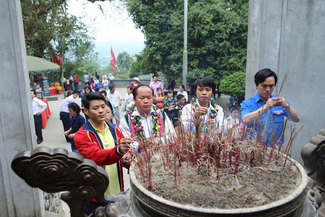Gương mặt trẻ Việt Nam tiêu biểu báo công Vua Hùng ảnh 8