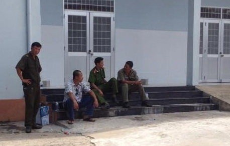Hơn một giờ nghẹt thở giải cứu bé sơ sinh bị dọa giết ảnh 1