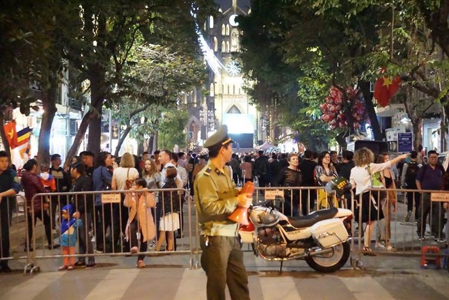 Rộn ràng không khí đón Giáng sinh 2018 ảnh 32