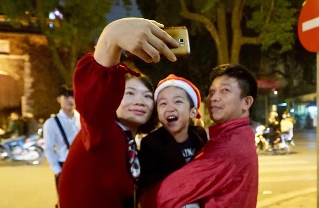 Rộn ràng không khí đón Giáng sinh 2018 ảnh 33