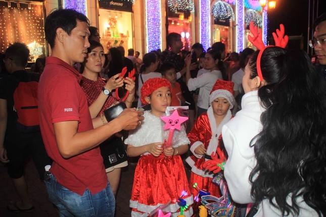 Rộn ràng không khí đón Giáng sinh 2018 ảnh 51