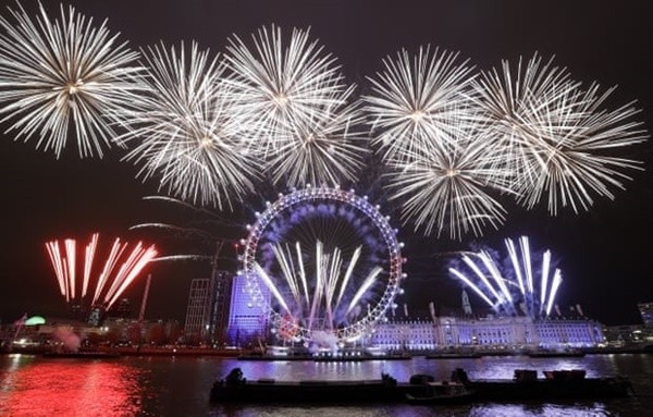 Đại tiệc pháo hoa rực rỡ đón năm mới 2019 trên khắp thế giới ảnh 10