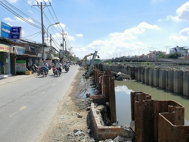 Lô cốt chống ngập bủa vây đường phố Sài Gòn ảnh 4