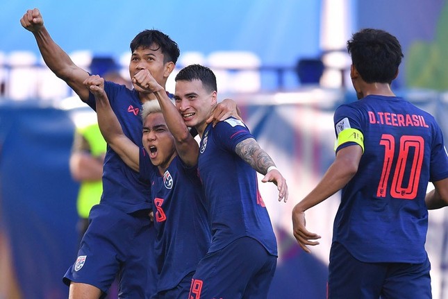Đồng phục đội tuyển Thái Lan để phục vụ Asian Cup 2019 gồm các màu gì?