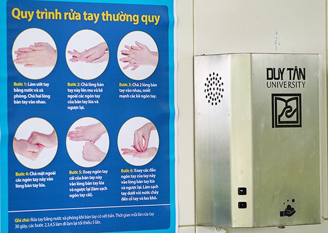 ĐH Duy Tân chế tạo Máy hướng dẫn bằng giọng nói các bước rửa tay đúng cách ảnh 1