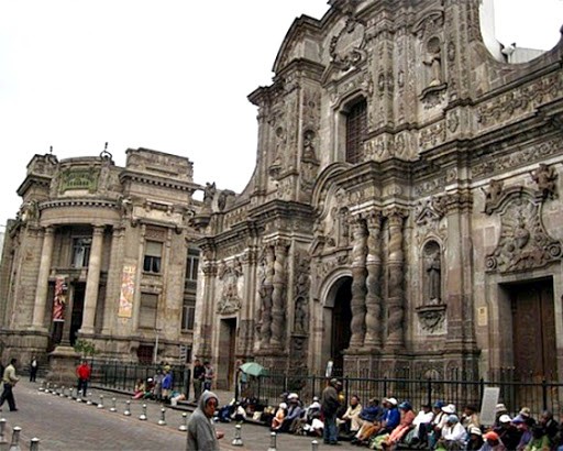 Ecuador dùng đồng tiền gì?