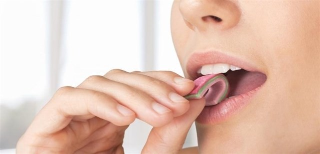 Nước nào cấm người dân nhai kẹo cao su?